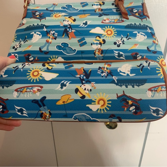 NWT. Disney Dooney & Bourke. Cruise line crossbody bag - Picture 6 of 12